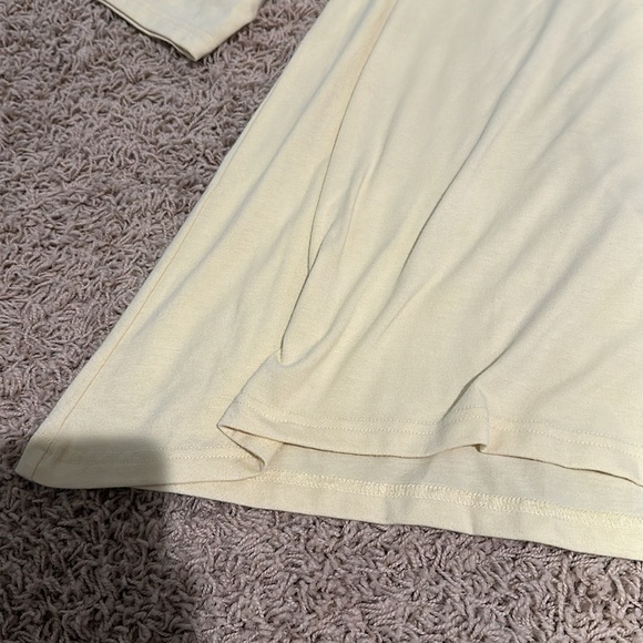 Coco + Carmen 3/4 Length Tops - Picture 5 of 9